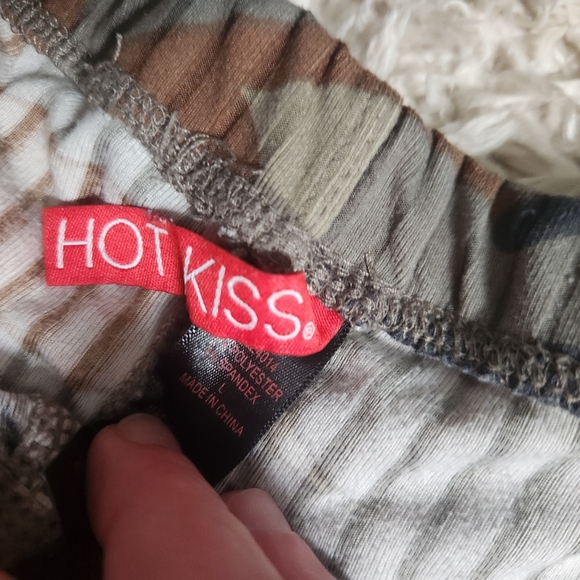 Hot Kiss Camo Outfit - Picture 4 of 4